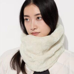 Uniqlo Heatteck Neck Warmer - Unisex - Beige